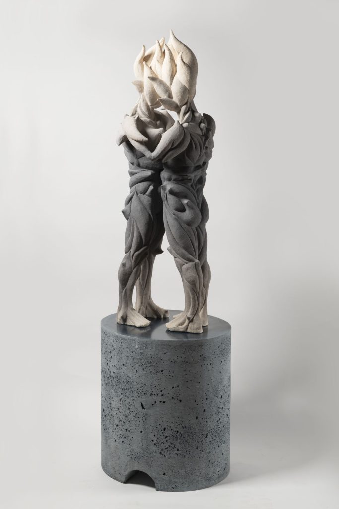 Harmony of kiss, 2023, keramika, 165x50x40 cm